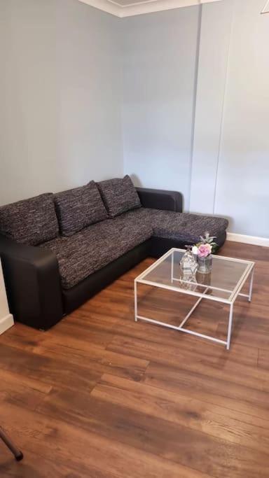 Beautiful Modern Apartment On Wick Lane London Ngoại thất bức ảnh
