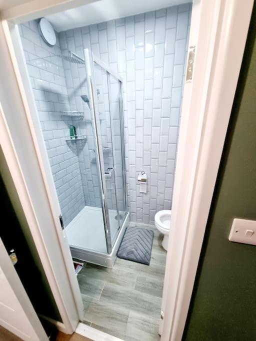 Beautiful Modern Apartment On Wick Lane London Ngoại thất bức ảnh